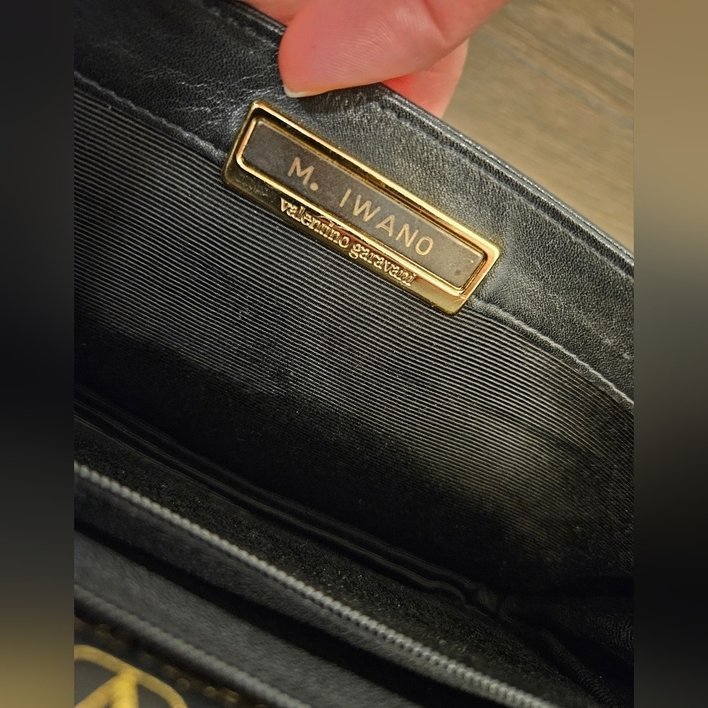 Valentino Black Leather Crossbody Clutch Chevron Pattern V Logo Vintage + COA - Picture 14 of 15